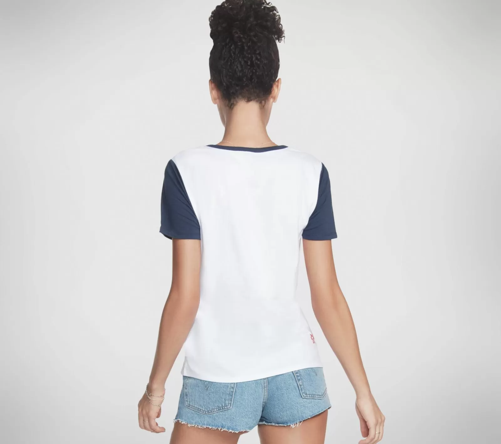 BOBS Apparel Run Walk V Neck Tee Shirt | SKECHERS Outlet