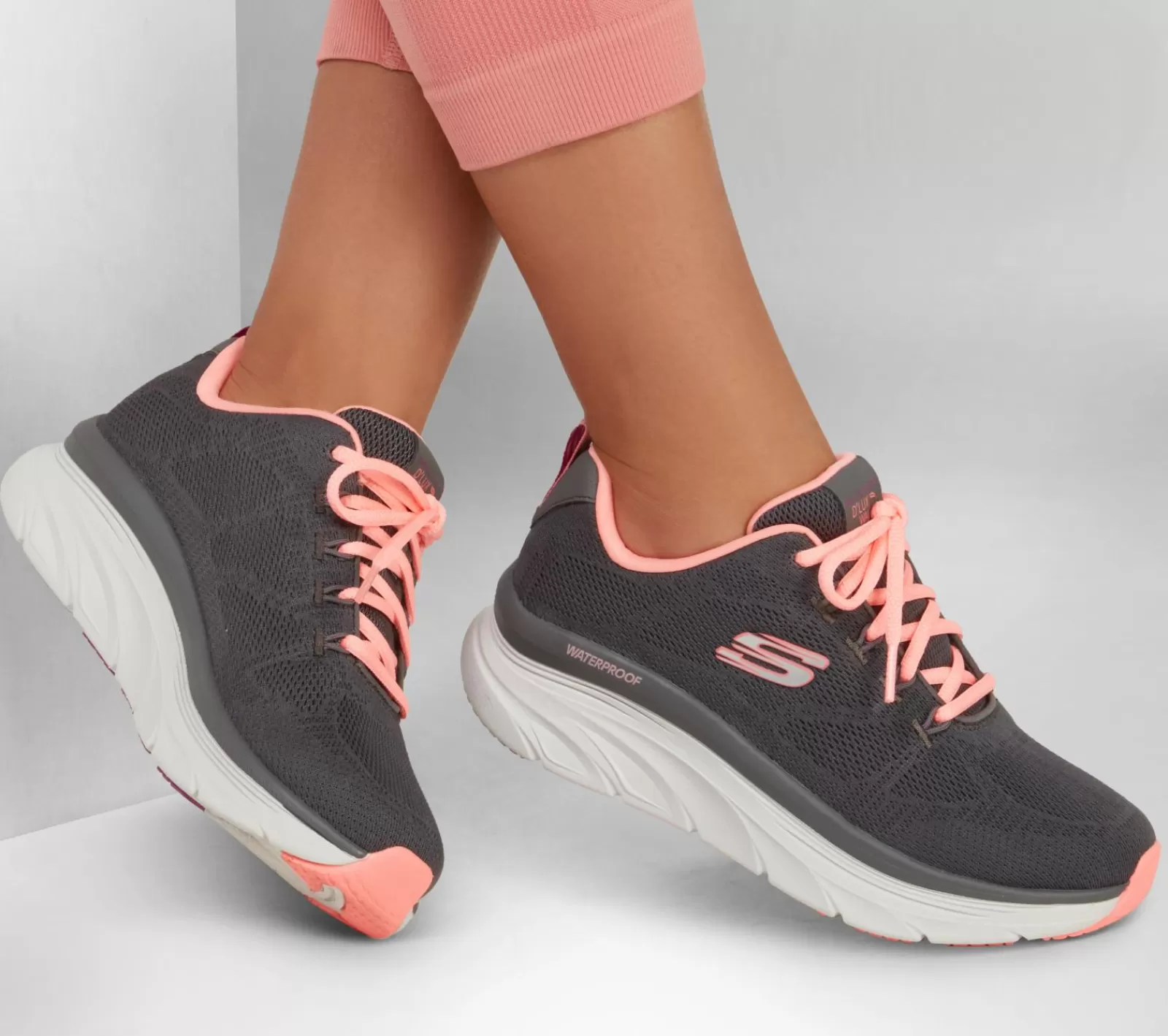 Relaxed Fit: D'Lux Walker - Get Oasis | SKECHERS Fashion