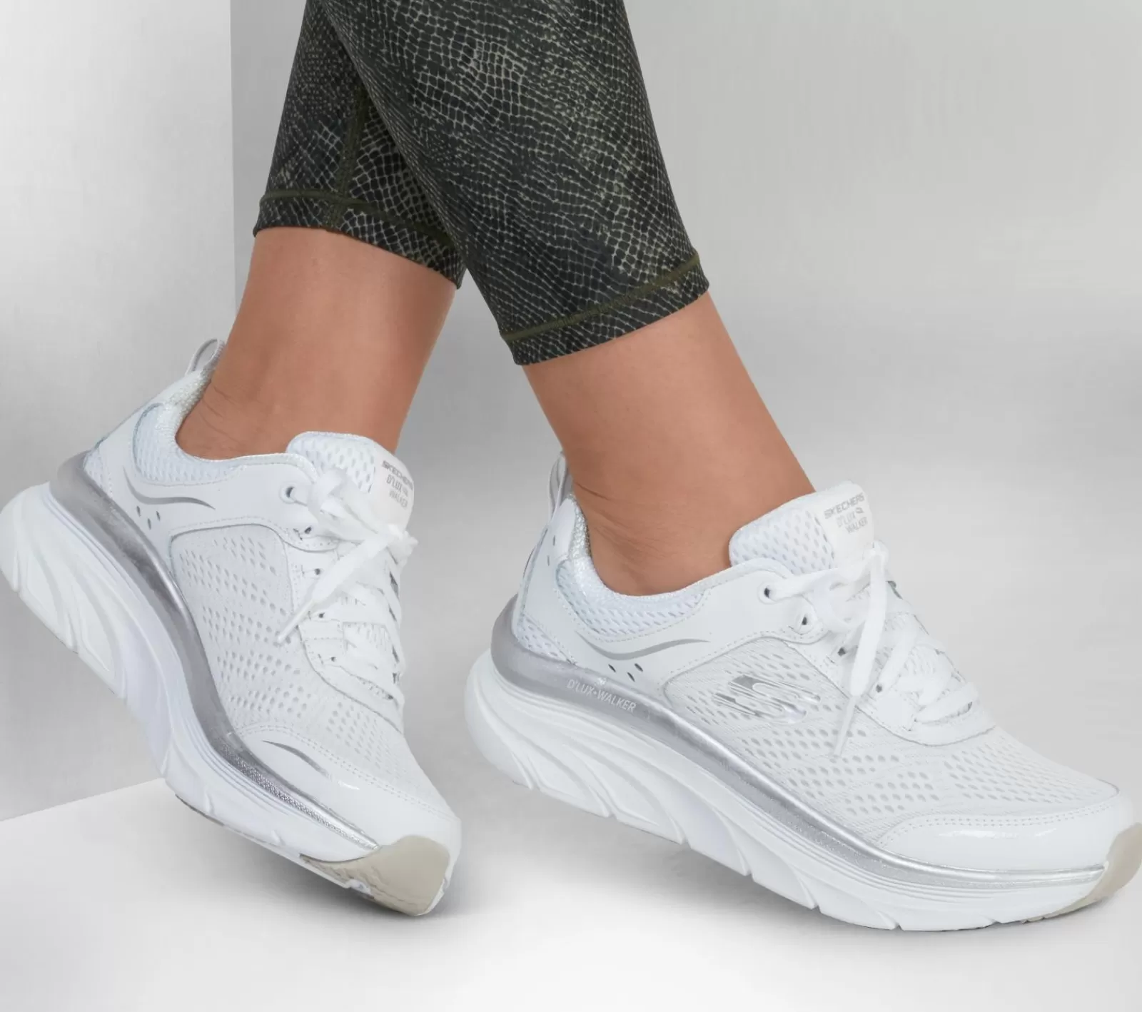 Relaxed Fit: D'Lux Walker - Infinite Motion | SKECHERS Store