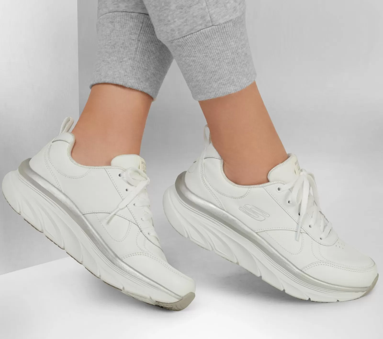 Relaxed Fit: D'Lux Walker - Timeless Path | SKECHERS Discount