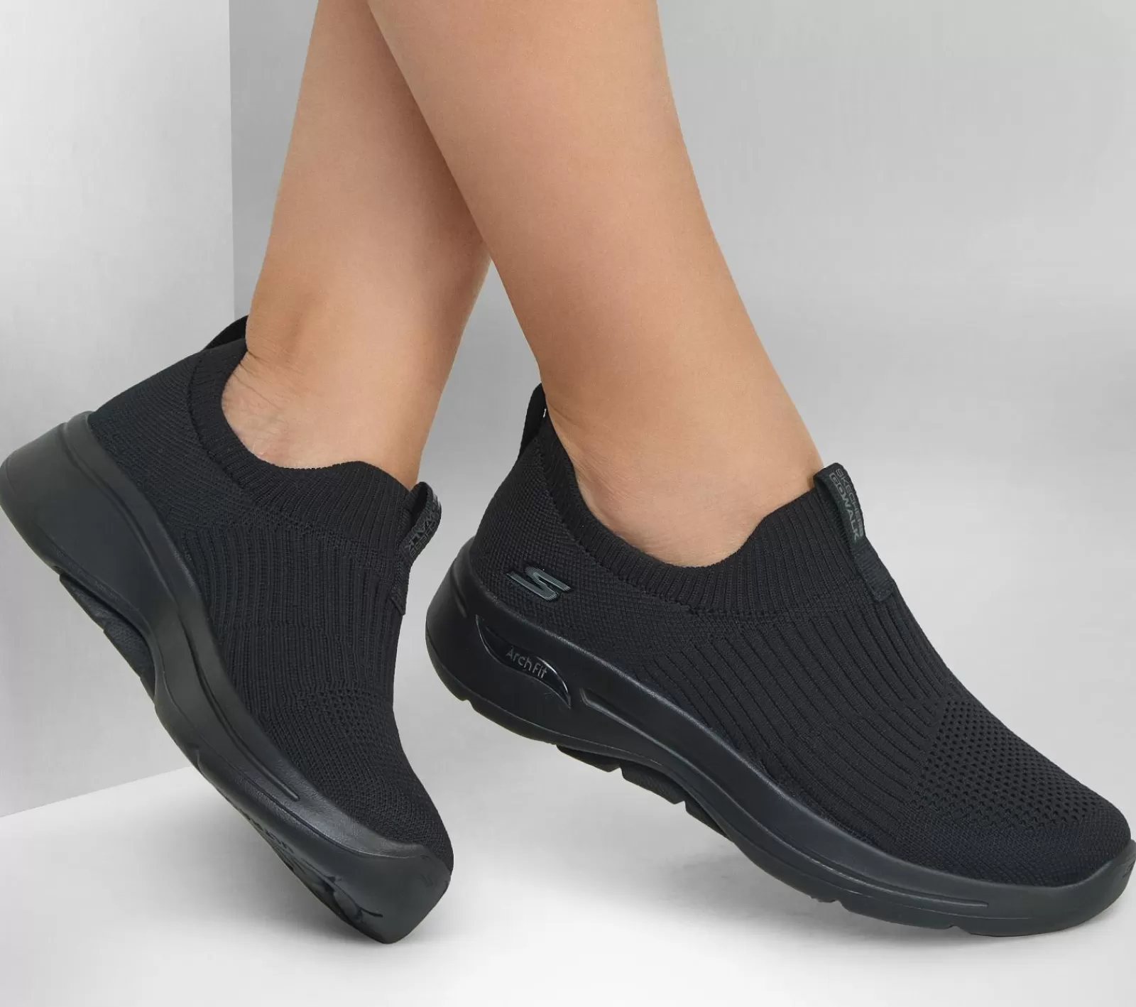 GO WALK Arch Fit - Iconic | SKECHERS Outlet